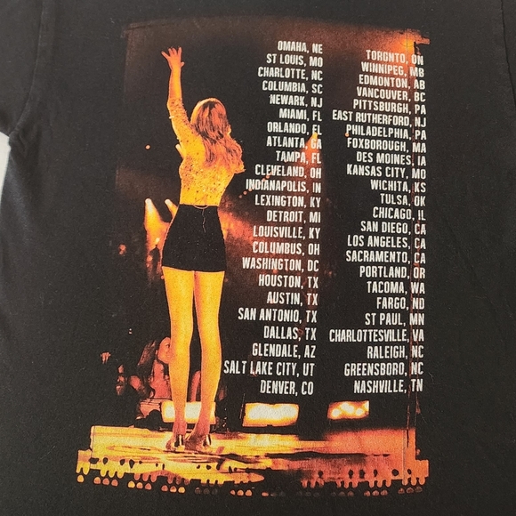 Taylor Swift Concert Tee The Red Tour 2013 Swifties Streetwear Eras Pop Culture - Picture 6 of 9